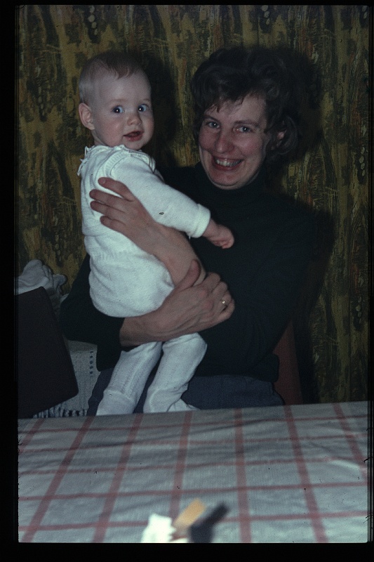 25.Delft mrt 1966 Mama,Peter.JPG